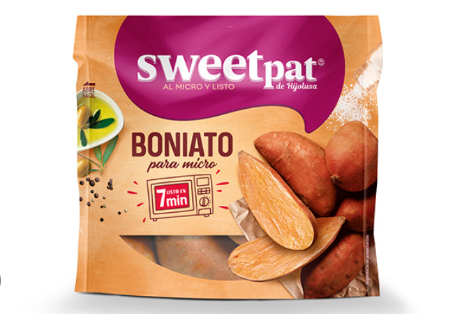 Espaguetis de calabacín con claras de huevo cocidas y boniatos.